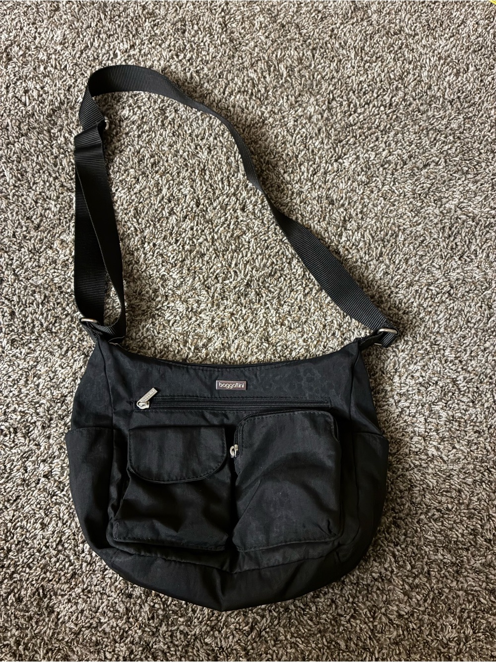 Baggallini Black Nylon Messenger Crossbody Bag